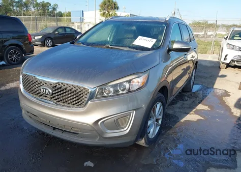 2017 Kia Sorento Lx z USA, uszkodzony, nr VIN 5XYPGDA52HG203196